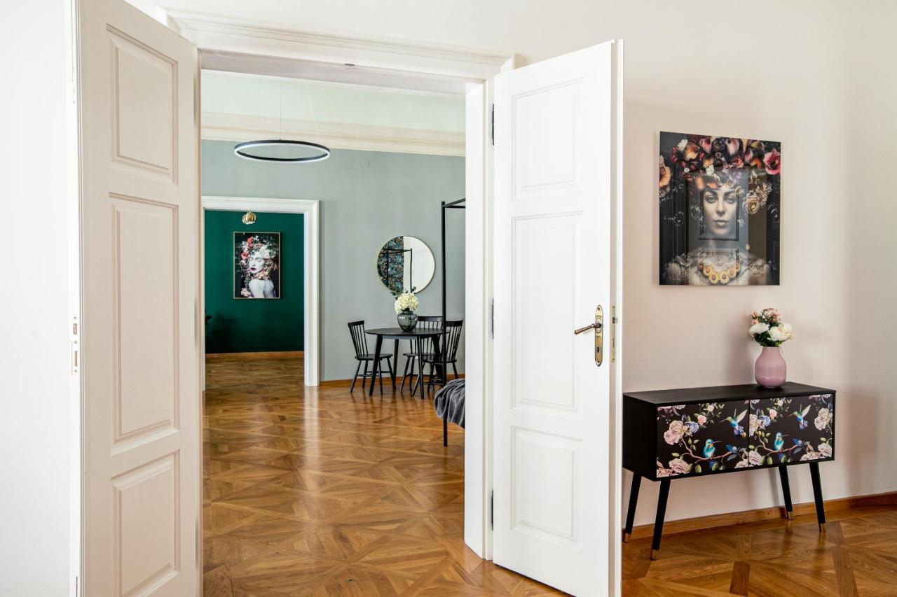 New Stylish 3 Suites Bedrooms Apt In Mala Strana - N2Nd Прага Экстерьер фото