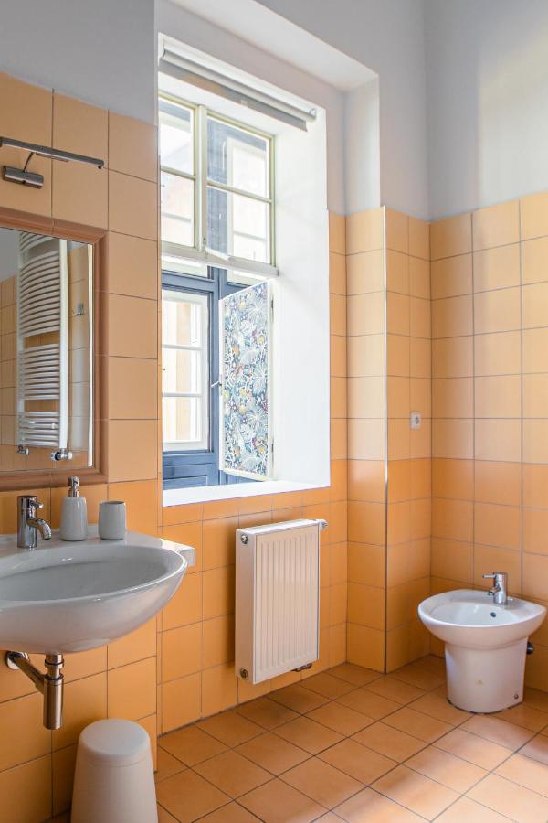 New Stylish 3 Suites Bedrooms Apt In Mala Strana - N2Nd Прага Экстерьер фото