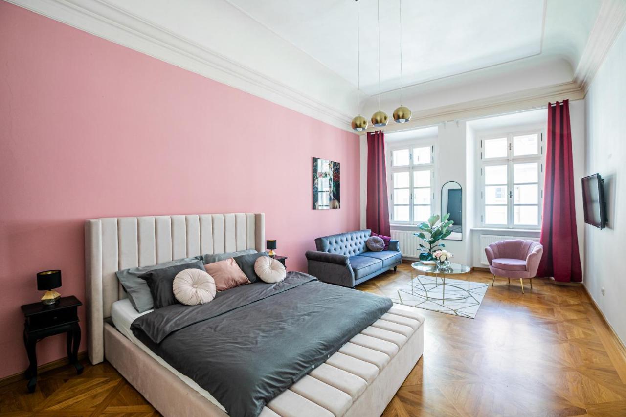 New Stylish 3 Suites Bedrooms Apt In Mala Strana - N2Nd Прага Экстерьер фото
