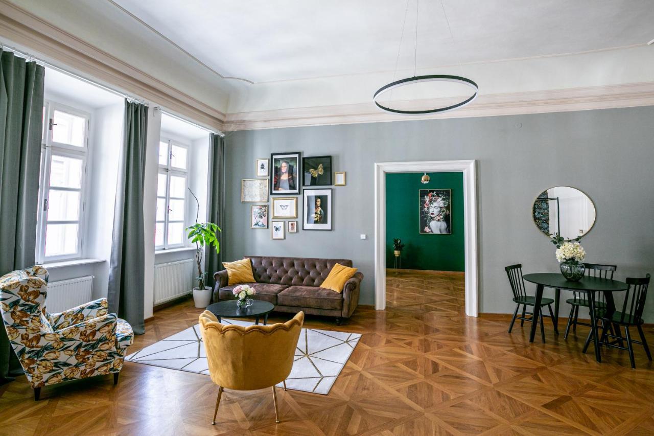 New Stylish 3 Suites Bedrooms Apt In Mala Strana - N2Nd Прага Экстерьер фото
