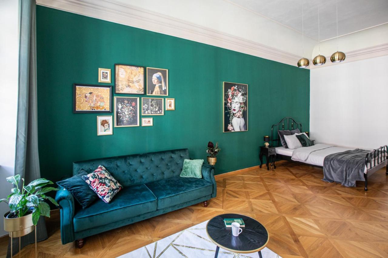 New Stylish 3 Suites Bedrooms Apt In Mala Strana - N2Nd Прага Экстерьер фото
